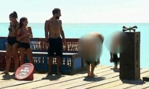 SURVIVOR: Τρελάθηκαν οι Κόκκινοι με τη νίκη τους - Έκαναν στριπτίζ και έφαγαν αρνί (VIDEO)