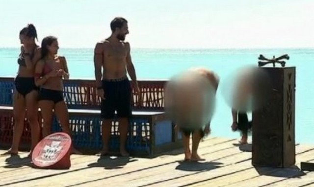 SURVIVOR: Τρελάθηκαν οι Κόκκινοι με τη νίκη τους - Έκαναν στριπτίζ και έφαγαν αρνί (VIDEO)