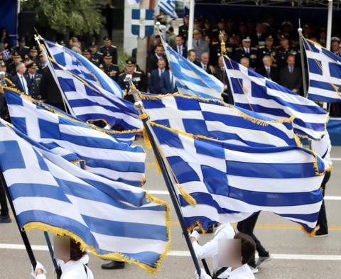 Μαθητές αποβλήθηκαν γιατί τραγούδησαν στην παρέλαση το Μακεδονία Ξακουστή