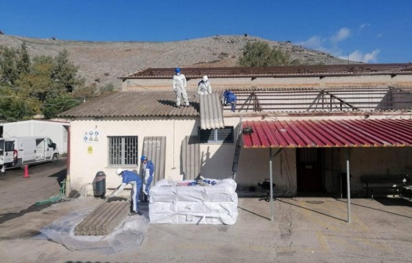 Ξηλώθηκαν οι στέγες αμιάντου από το Εργοτάξιο του Δήμου Χαλκιδέων