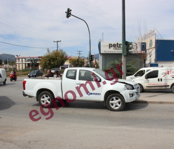 ΧΑΛΚΙΔΑ: Όχημα της ΔΕΥΑΧ ενεπλάκη σε τροχαίο