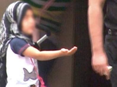 Πλούτιζαν βάζοντας παιδάκια να ζητιανεύουν