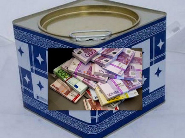 Στον ανακριτή τρεις εργάτες - Έσκαβαν σε χωράφι και βρήκαν ένα τενεκέ με 165.000 ευρώ