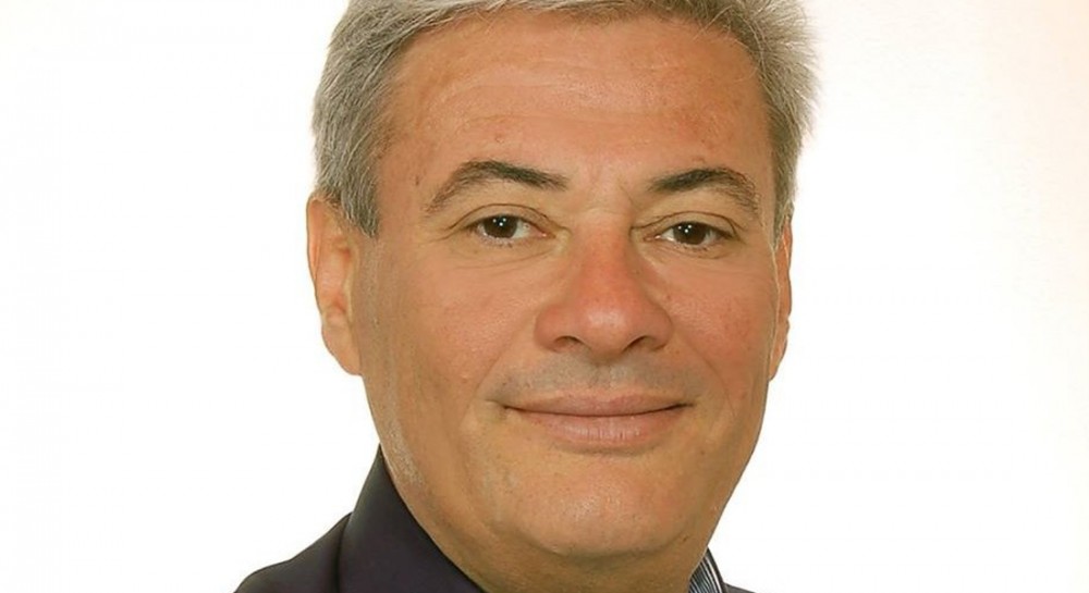 ΝΙΚΟΣ ΓΕΩΡΓΑΤΟΣ: Πήγε στη συναυλία του Παπακωνσταντίνου και ...την πάτησε από τα καθίσματα