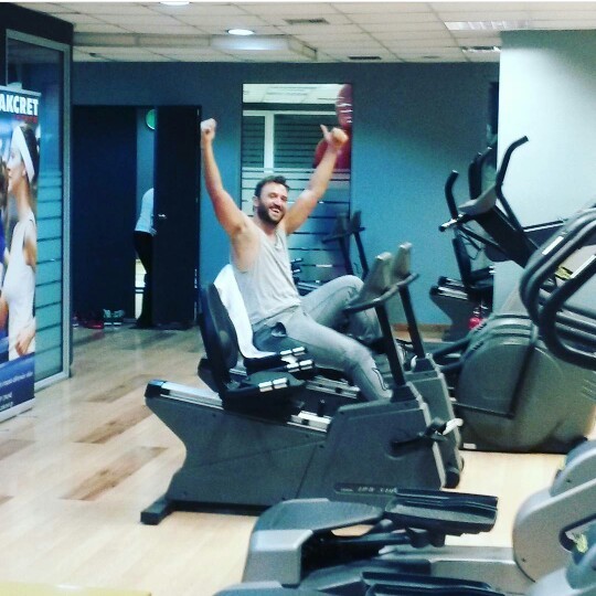Έκαψε τους κουραμπιέδες με γυμναστική