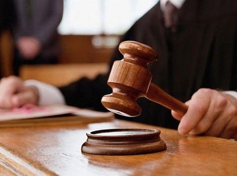 Πήγαν τη νύφη στο δικαστήριο για να ζητήσουν πίσω τα δώρα του γάμου