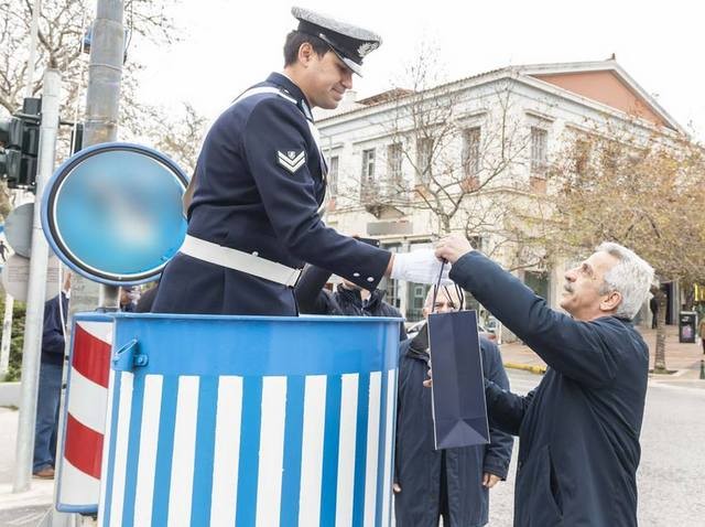 Ο Δημήτρης Αναγνωστάκης τήρησε ένα παλιό έθιμο της Αστυνομίας