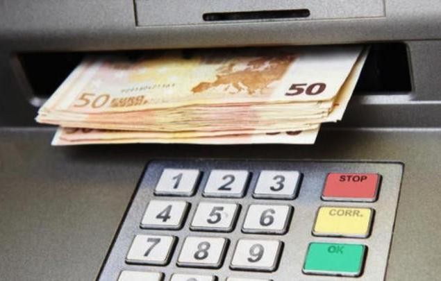 Συνταξιούχος ξέχασε 900 ευρώ σε ΑΤΜ Τράπεζας