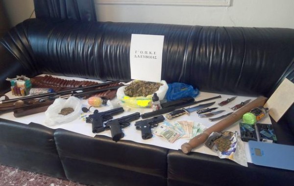 ΙΣΤΙΑΙΑ: Διακινούσαν ναρκωτικά και είχαν οπλοστάσιο (pic)