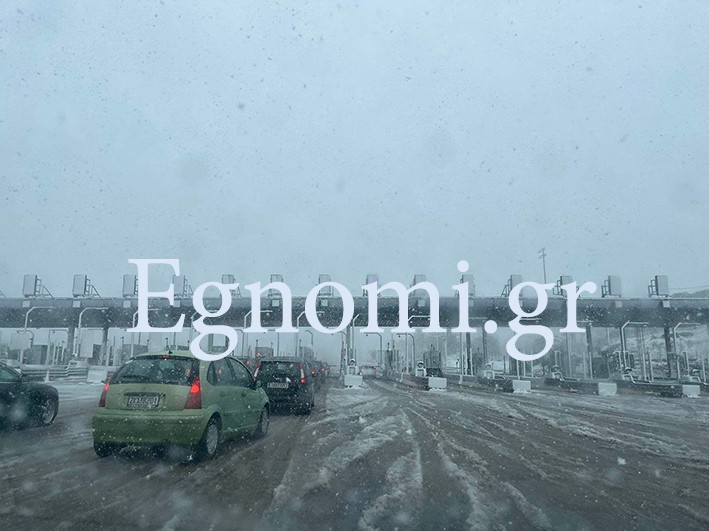 ΚΑΚΟΚΑΙΡΙΑ: Το χιόνι πολιορκεί την Εθνική Οδό Αθηνών -Λαμίας