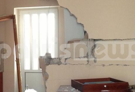 Μια λακ  παραλίγο να γκρεμίσει μονοκατοικία!