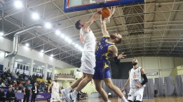 ΑΓΕΧ-ΛΑΥΡΙΟ 76-69: Έβγαλε ψυχή και νίκησε με ανατροπή ...στο ντεμπούτο του Κουρή
