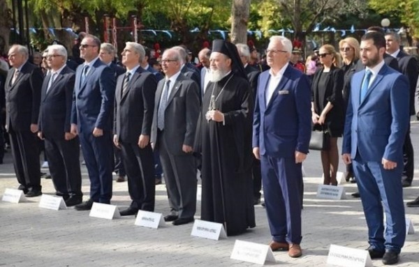 Δίπλα στον υπουργό και κοντά στους μαθητές ο Μητροπολίτης Χαλκίδος