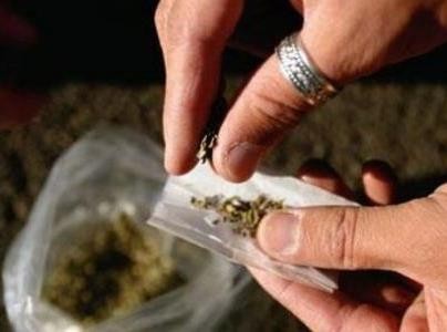 Πέντε συλλήψεις για κατοχή ναρκωτικών στην ευρύτερη περιοχή της Θήβας