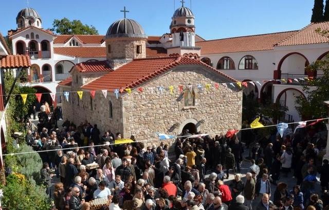 Πλήθος κόσμου στο μοναστήρι του Οσίου Δαυίδ στις Ροβιές