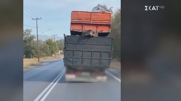 ΧΑΛΚΙΔΑ-ΨΑΧΝΑ: Φορτηγό φόρτωσε ...φορτηγό και σκόρπισε τον τρόμο στους οδηγούς