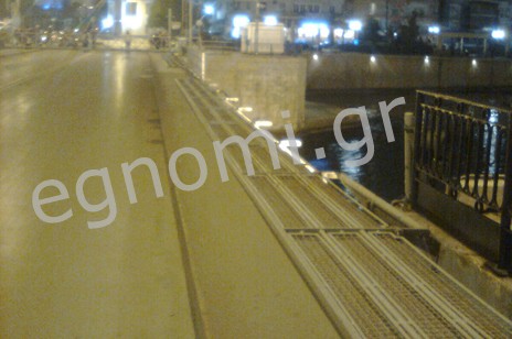 Ταλαιπωρία στη ξεχαρβαλωμένη γέφυρα του Ευρίπου