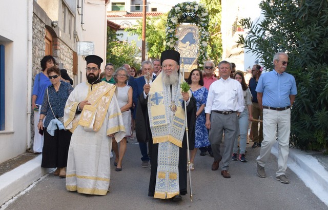 ΛΙΜΝΗ ΕΥΒΟΙΑΣ: Στη λιτανεία της εικόνας της Παναγίας της Λιμνιάς ο Μητροπολίτης (φωτό)