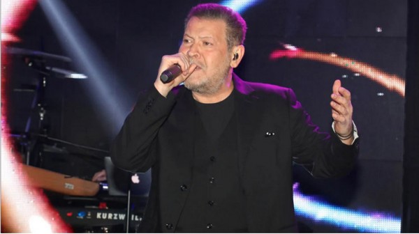 Πέθανε ο τραγουδιστής Χάρης Κωστόπουλος