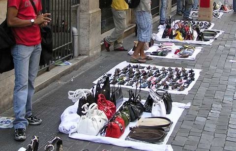 Συλλήψεις για παραεμπόριο σε Χαλκίδα και Θήβα