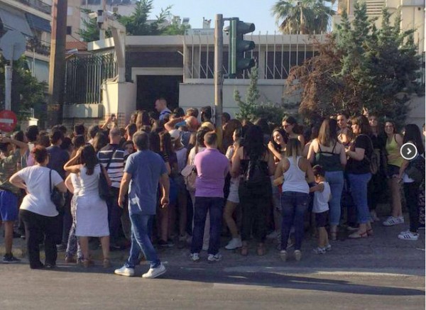 Ουρές έξω από τον ΣΚΑΪ για να δουν τον Ντάνο (Video)