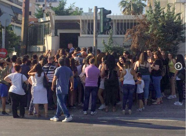 Ουρές έξω από τον ΣΚΑΪ για να δουν τον Ντάνο (Video)