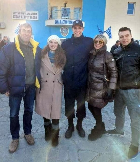 ΧΑΛΚΙΔΑ: Περήφανος πατέρας ο εξωτερικός φρουρός της Φυλακής Γιώργος Αγουρίδας - Τα τρία του παιδιά υπηρετούν στην Αστυνομία