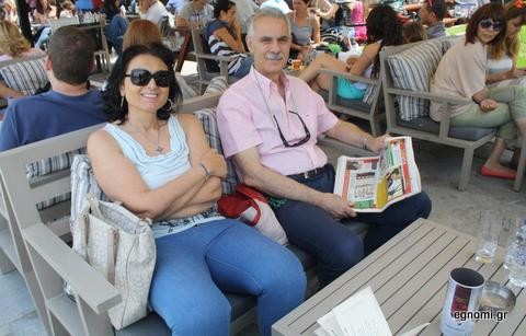 Κουβεντούλα και ενημέρωση στην παραλία