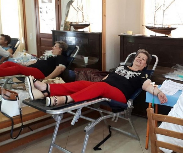 ΑΙΜΟΔΟΣΙΑ ΕΡΕΤΡΙΑ: Έδωσε αίμα και η Βούλα Αμερικάνου