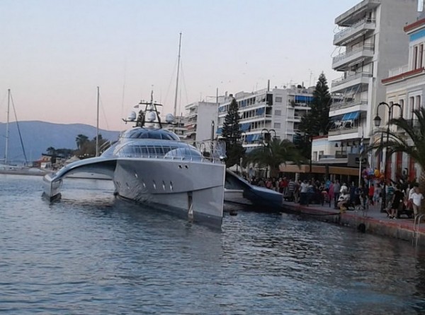 Διαστημικό γιωτ στην παραλία Χαλκίδας