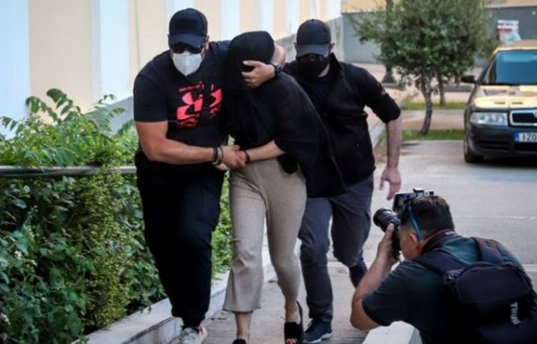 ΕΠΙΘΕΣΗ ΜΕ ΒΙΤΡΙΟΛΙ: Για απόπειρα ανθρωποκτονίας παραπέμφθηκε σε δίκη η 36χρονη