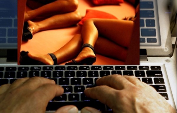 Κύκλωμα εξέδιδε γυναίκες μέσω διαδικτυακού γραφείου ερωτικών ραντεβού