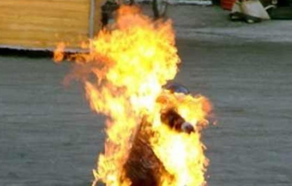 Τραγωδία στη Χαλκίδα: Αυτοπυρπολήθηκε μέσα στο σπίτι του