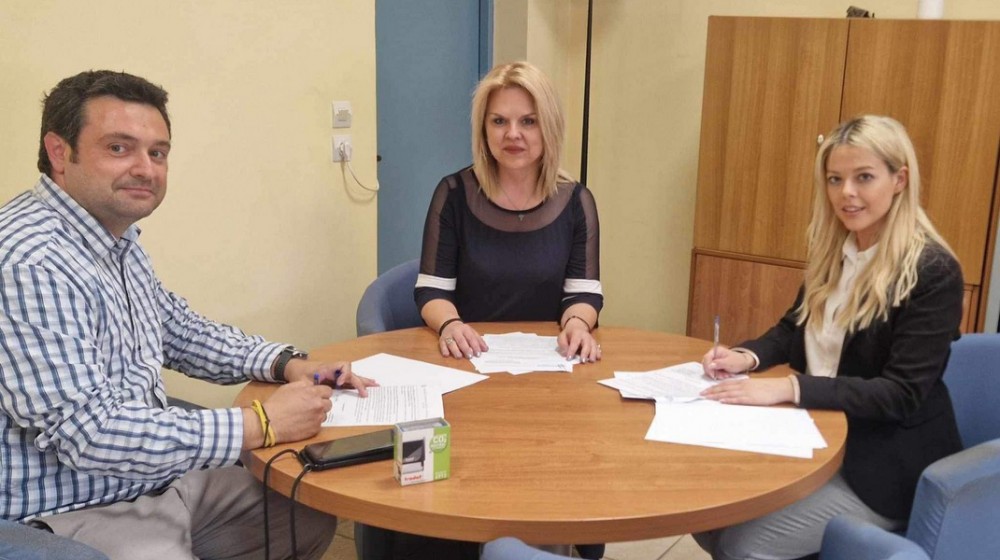 ΔΗΜΟΣ ΧΑΛΚΙΔΕΩΝ: Ασφαλτοστρώνεται η οδός Πιτυούσης στη Νέα Λάμψακο