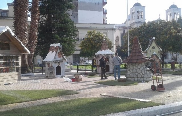 ΧΑΛΚΙΔΑ: Αγώνας δρόμου για να βελτιωθεί ο αποτυχημένος στολισμός