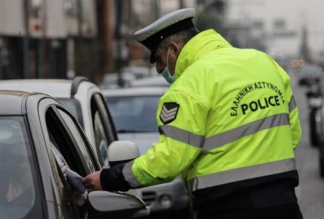 Σχέδιο για χρονικό περιορισμό μετακινήσεων μελετά η κυβέρνηση