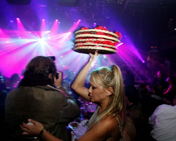 LOCKDOWN: Νυχτερινό κέντρο λειτουργούσε κανονικά με ζωντανή μουσική και θαμώνες