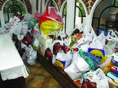 Μαζεύουν από τώρα δώρα και τρόφιμα για τα Χριστούγεννα