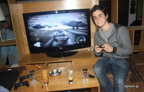 Ο Σωτήρης προτιμάει την εικονική πραγματικότητα