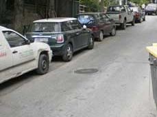 Στάθμευση μόνο αριστερά στην οδό Χαραλάμπους