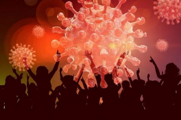 Πάρτι σε παραλία με τουλάχιστον 15 κρούσματα