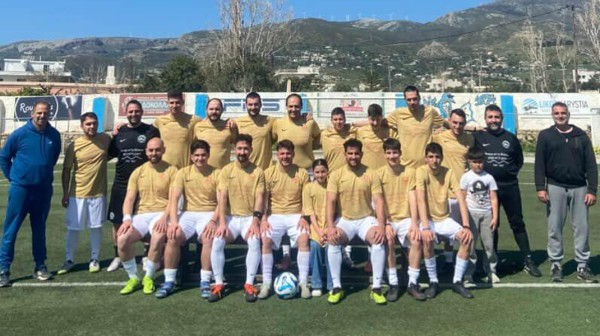 ΑΟ ΜΑΡΜΑΡΙΟΥ: Πρόβαρε την επετειακή φανέλα των 40 χρόνων