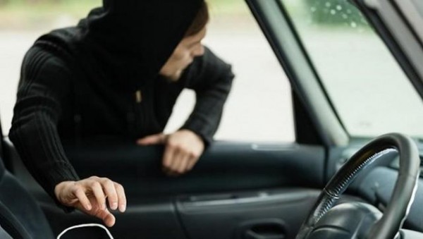 ΧΑΛΚΙΔΑ: Τοξικομανής επιχείρησε να διαπράξει κλοπή από αυτοκίνητο γυναίκας