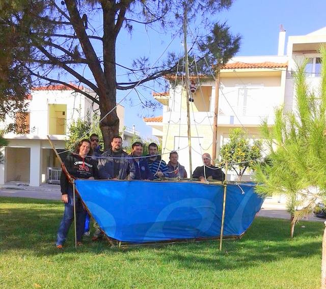 Λάμψακος: Καράβι βγήκε στην πλατεία