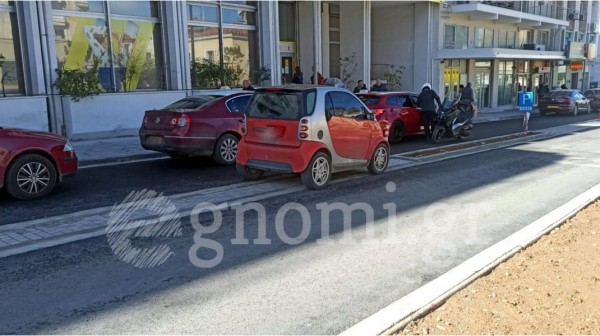 ΧΑΛΚΙΔΑ: Πάρκινγκ… αλά ελληνικά στη λεωφόρο Βενιζέλου