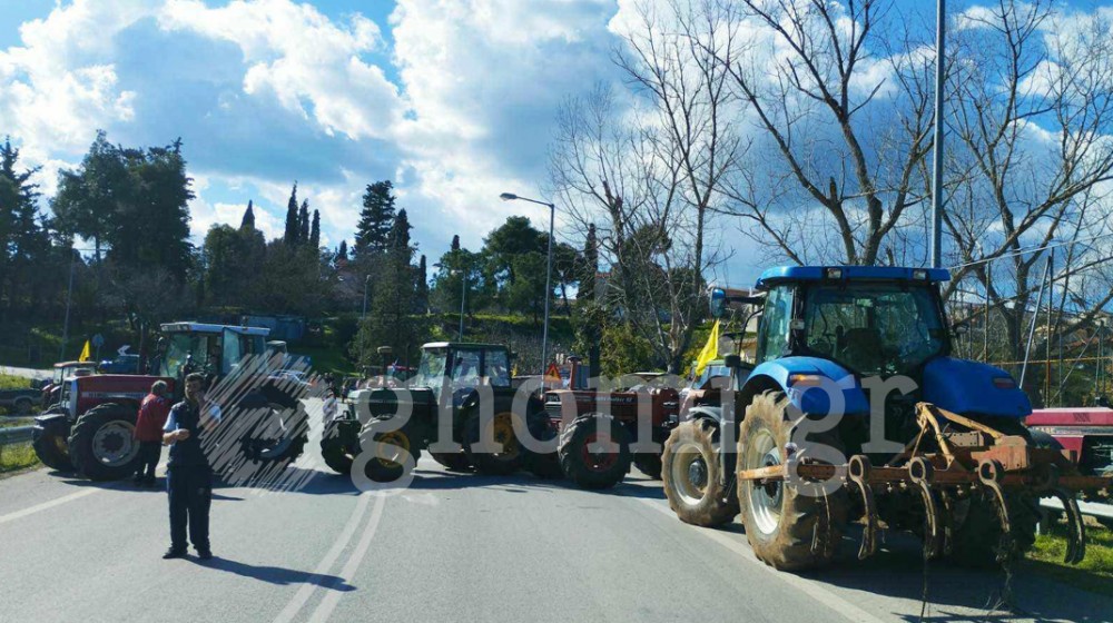 ΚΗΡΙΝΘΟΣ ΒΟΡΕΙΑ ΕΥΒΟΙΑ: Οι αγρότες έκλεισαν ξανά τον δρόμο