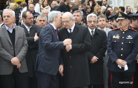 Τι να ψιθυρίζει ο Σίμος στο Θανάση Μπουραντά;