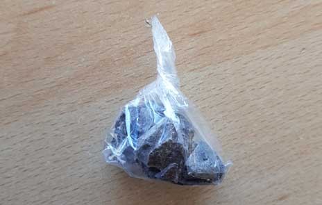 XΑΛΚΙΔΑ: Ο Ινδός έκρυβε το χασίς στην κάλτσα