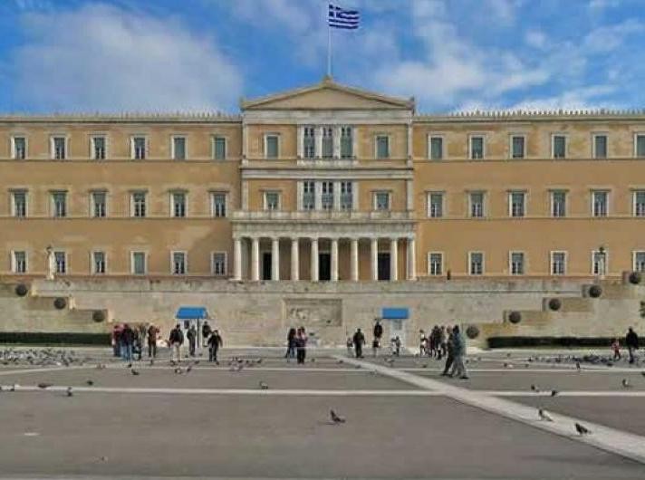 Μεθυσμένος οδηγός εισέβαλε στο προαύλιο χώρο της Βουλής