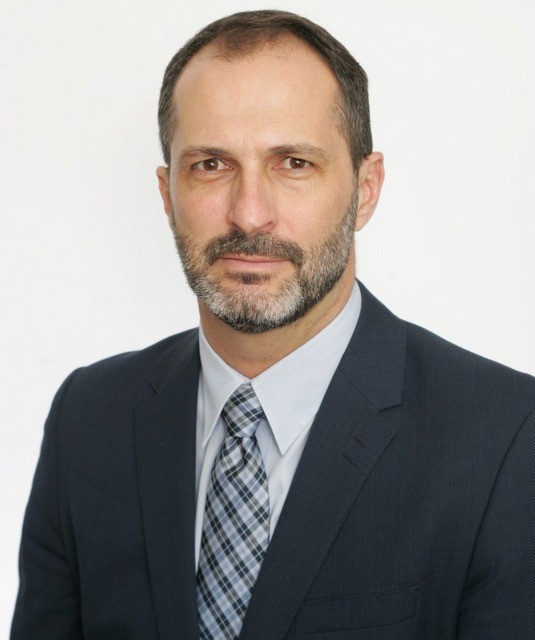 ΣΟΦΙΑ ΝΙΚΟΛΑΟΥ: Έβαλε τον άντρα της διευθυντή του πολιτικού της γραφείου